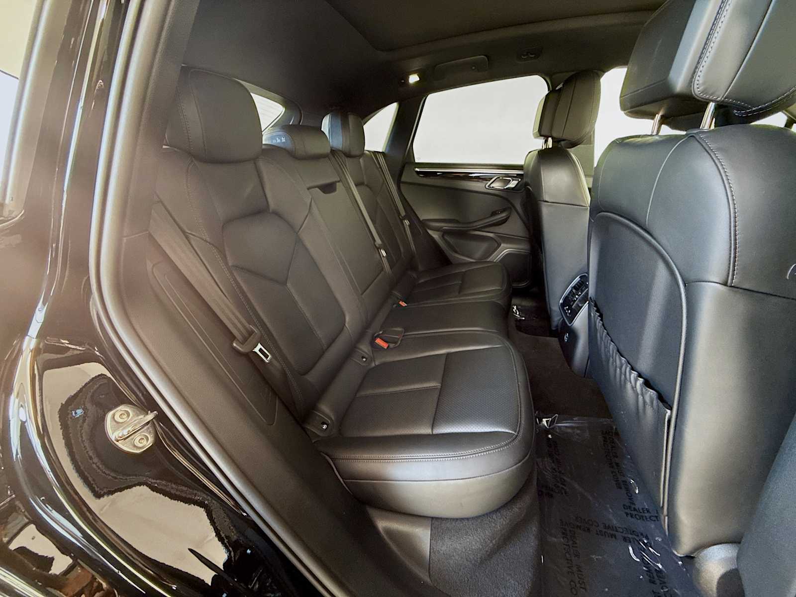 Thumbnail: 2025 Porsche Macan - 21