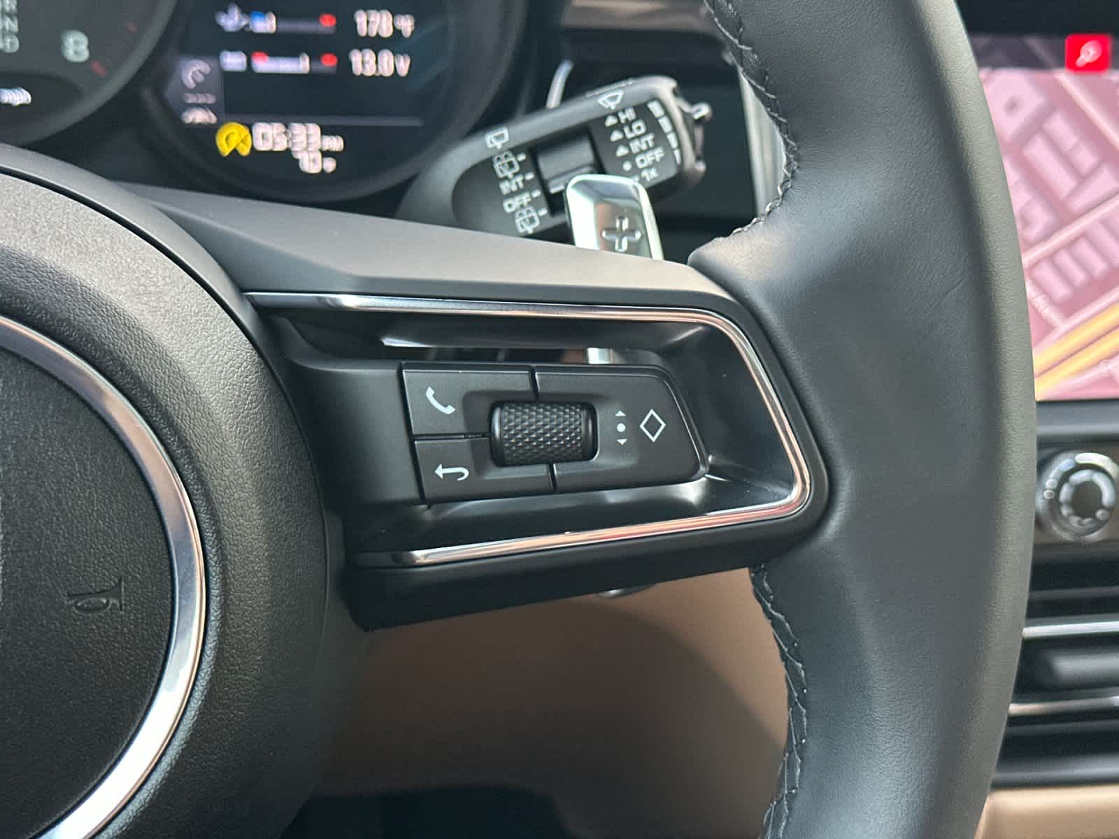 Thumbnail: 2025 Porsche Macan - 27