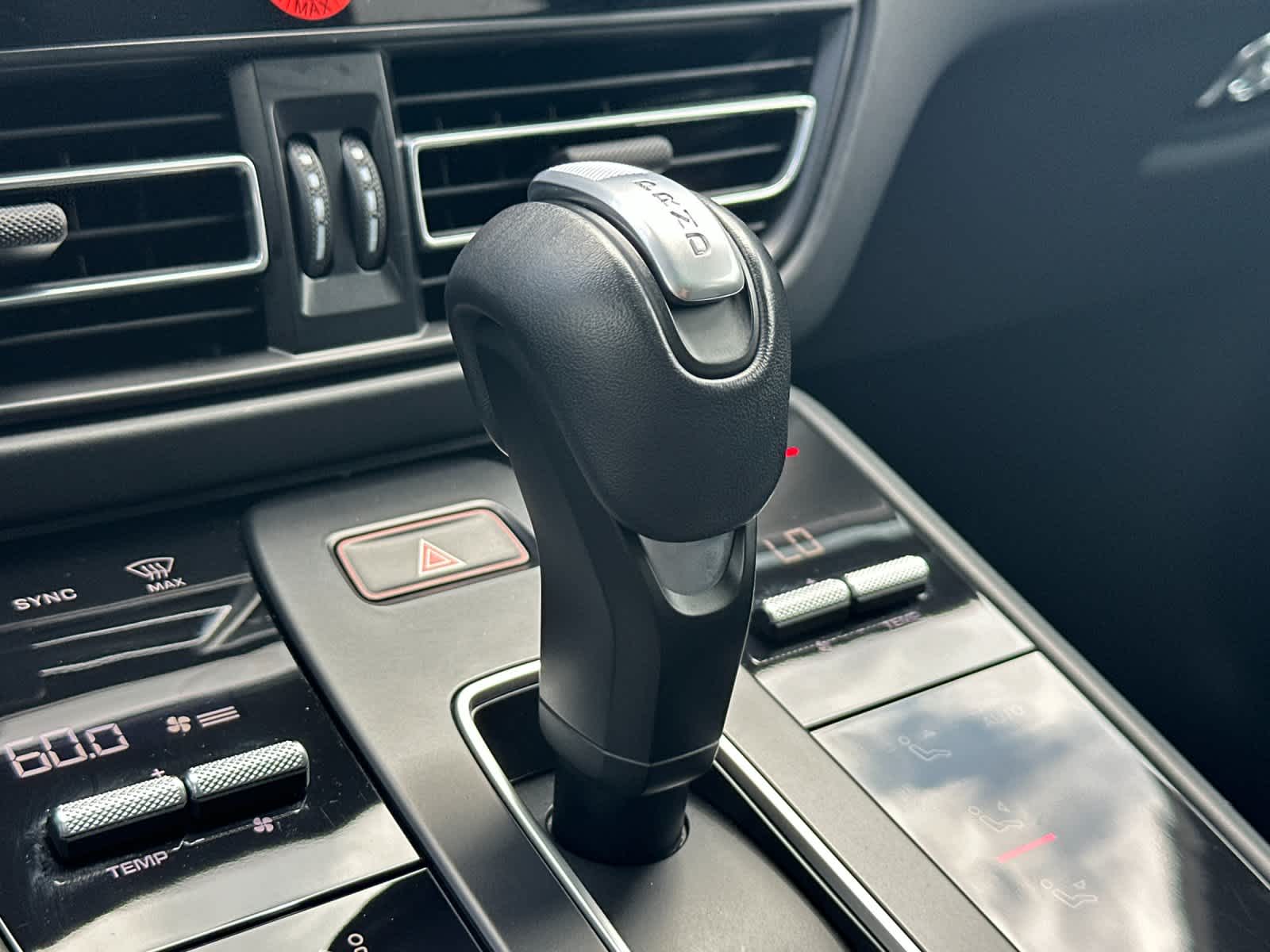 Thumbnail: 2023 Porsche Macan - 25