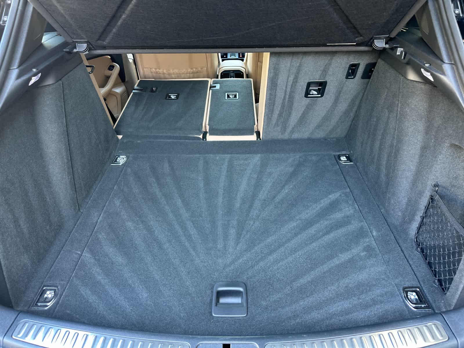 Thumbnail: 2025 Porsche Macan - 16