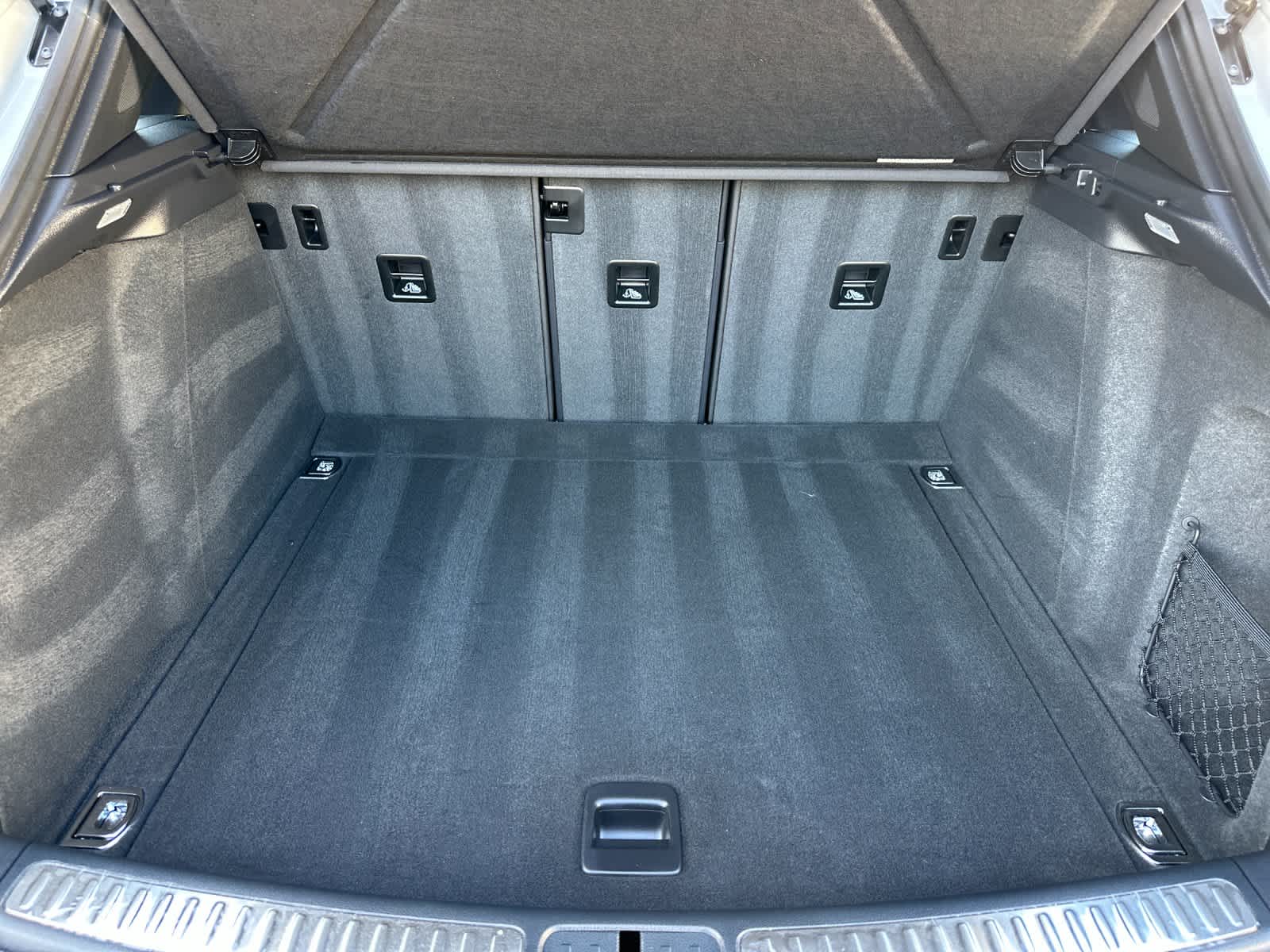 Thumbnail: 2025 Porsche Macan - 16