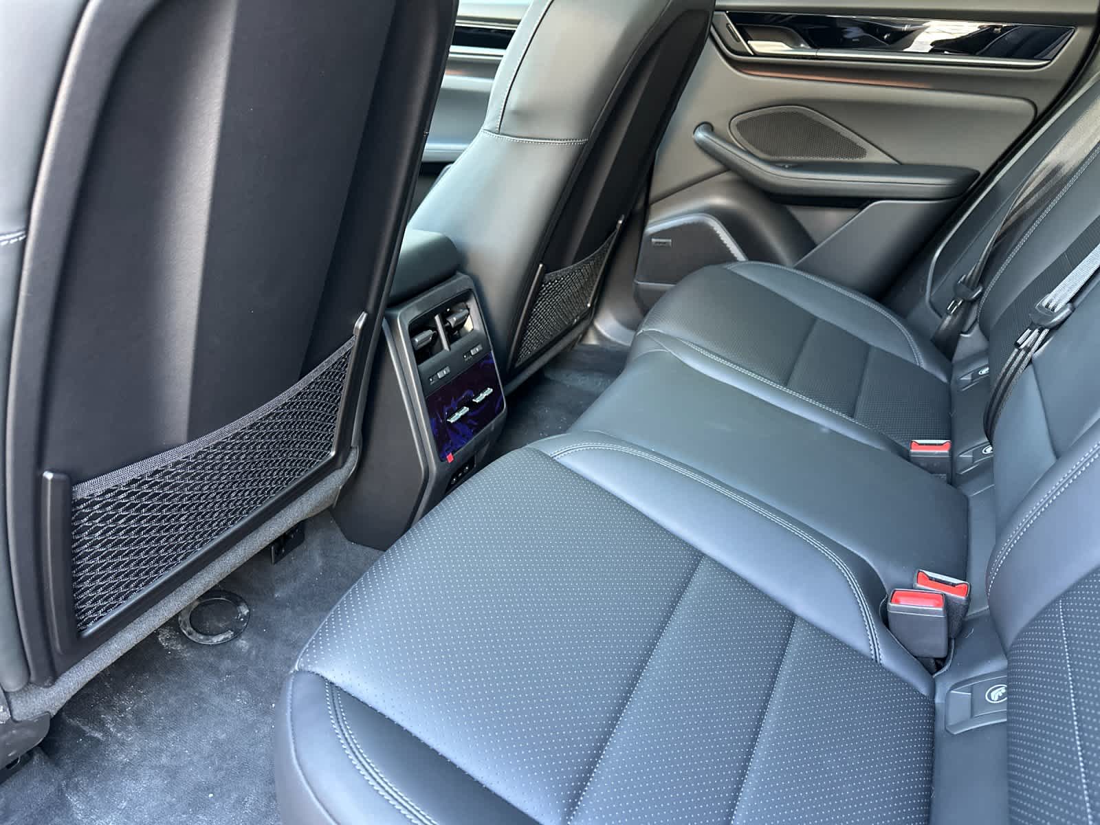 Thumbnail: 2025 Porsche Macan - 13