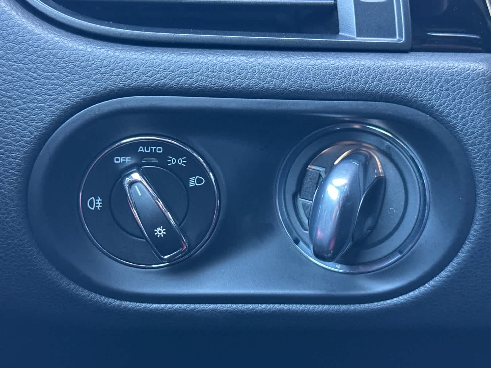 Thumbnail: 2025 Porsche Macan - 30