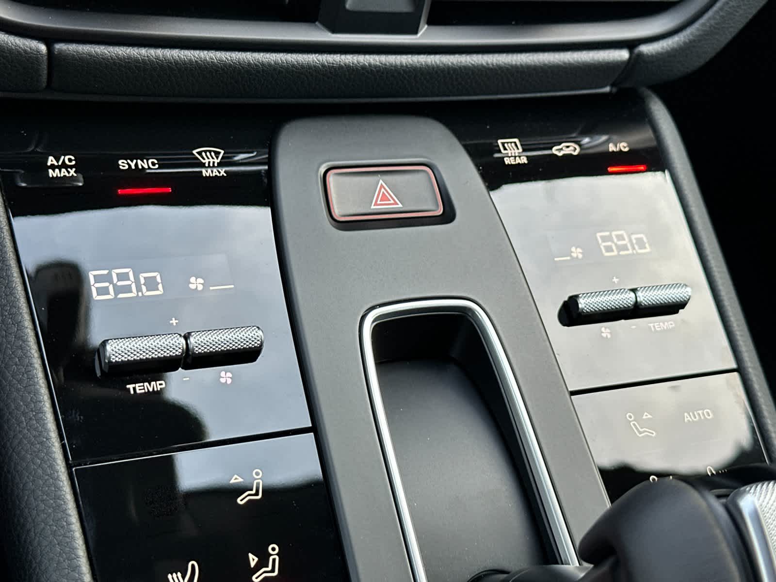 Thumbnail: 2026 Porsche Macan - 23