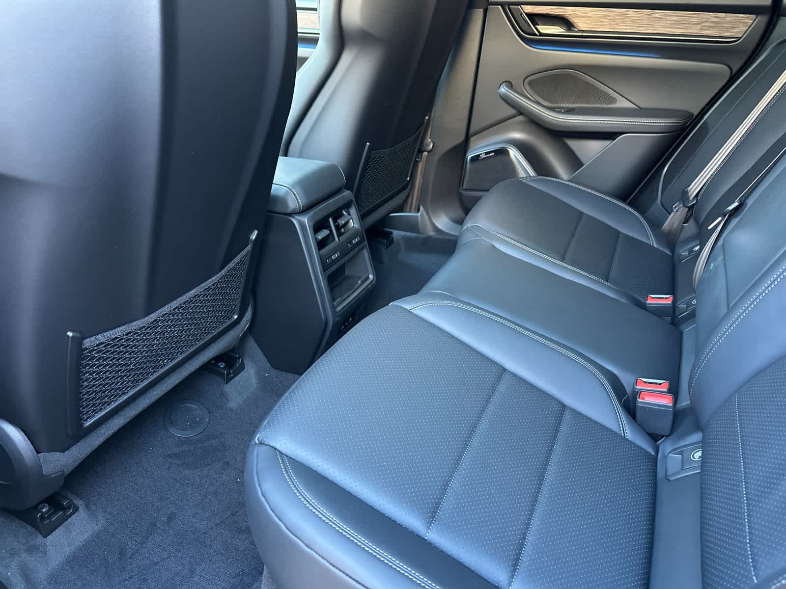 Thumbnail: 2025 Porsche Macan - 13