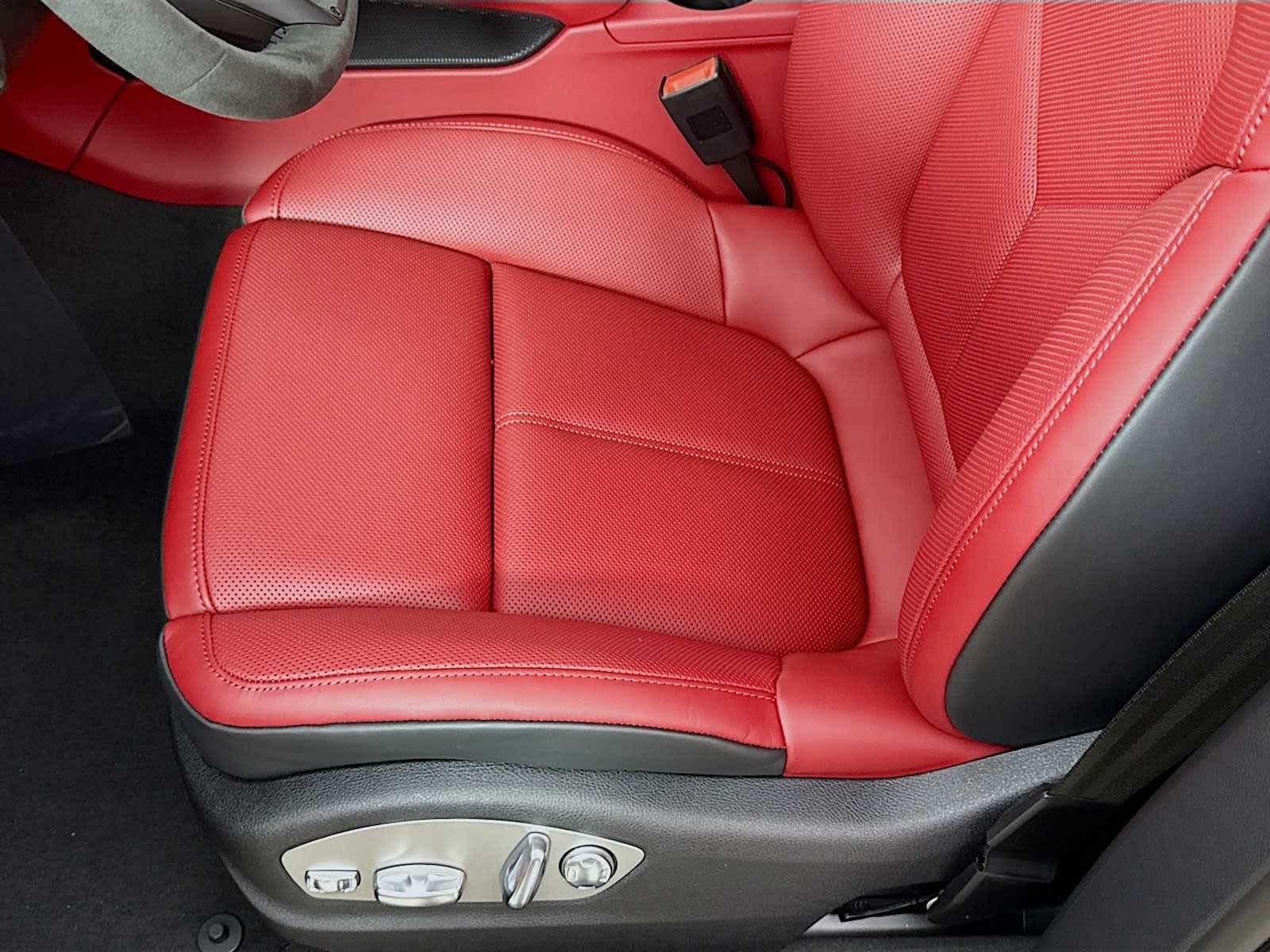 Thumbnail: 2025 Porsche Macan - 15