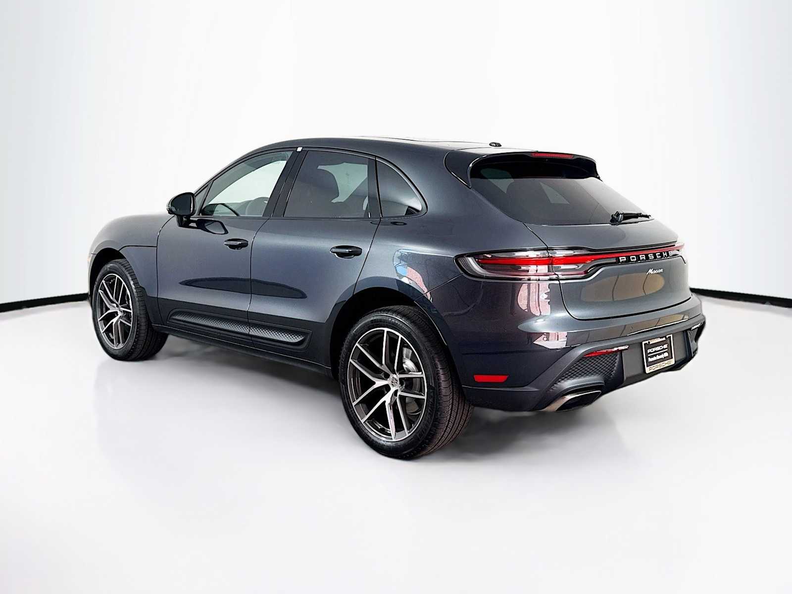 Thumbnail: 2026 Porsche Macan - 3