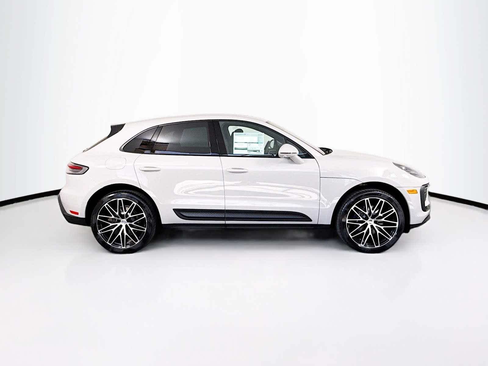 Thumbnail: 2026 Porsche Macan - 8