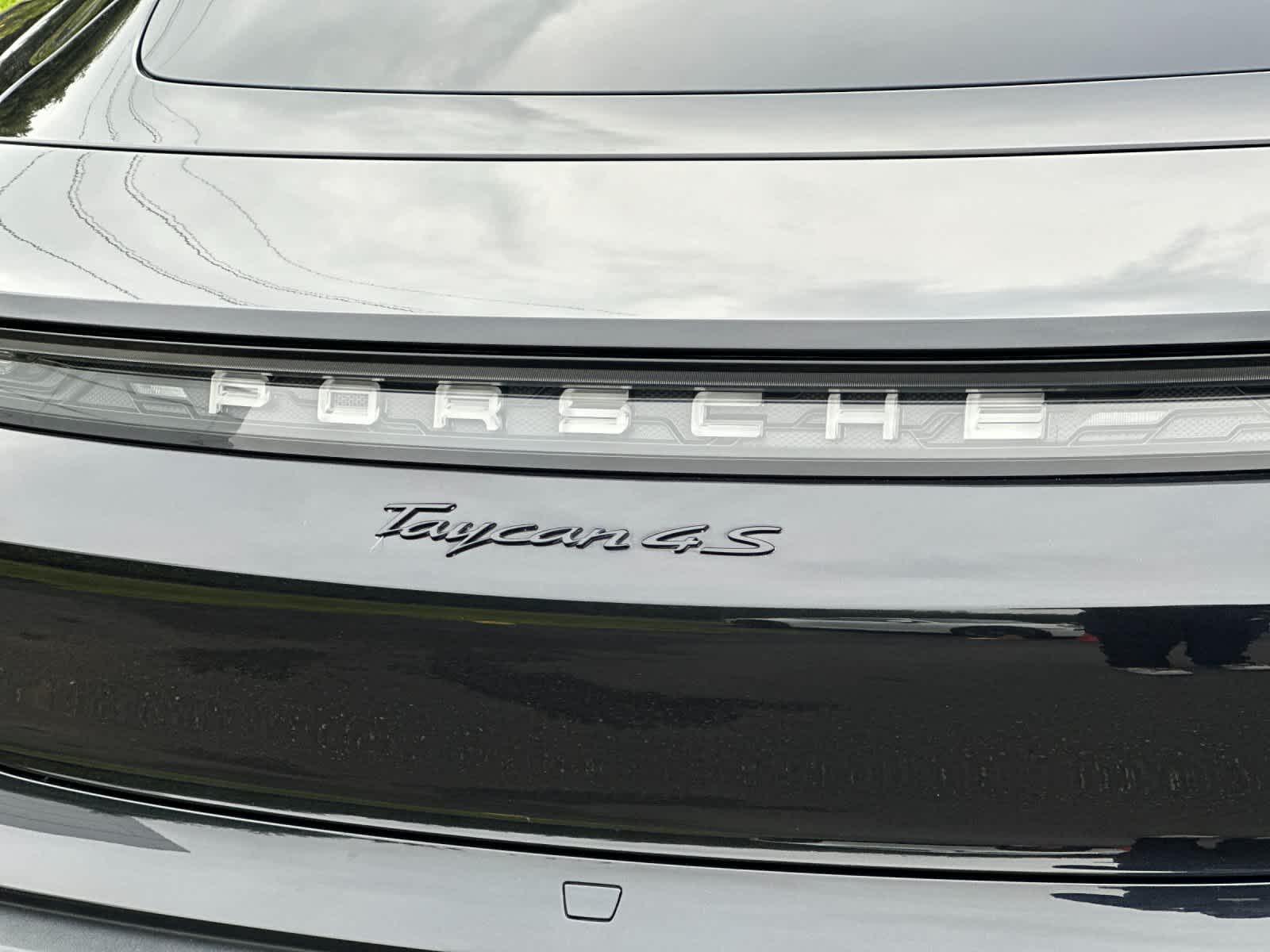 Thumbnail: 2022 Porsche Taycan - 32