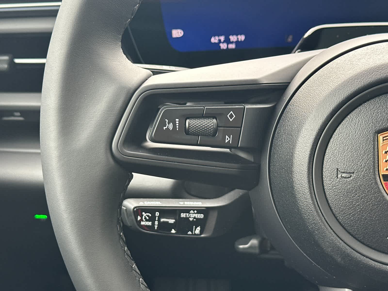 Thumbnail: 2026 Porsche Macan - 27