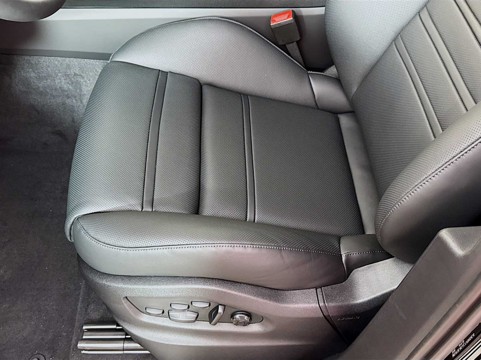 Thumbnail: 2026 Porsche Cayenne - 15