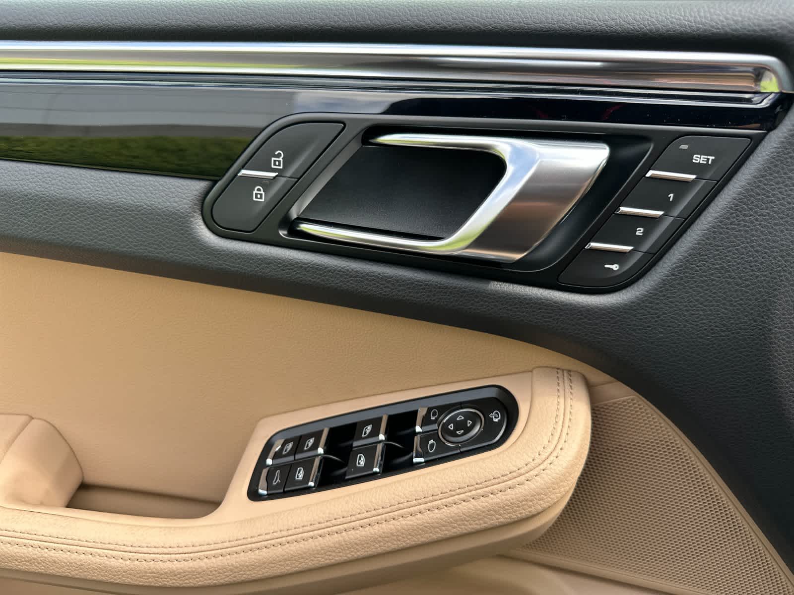 Thumbnail: 2026 Porsche Macan - 12