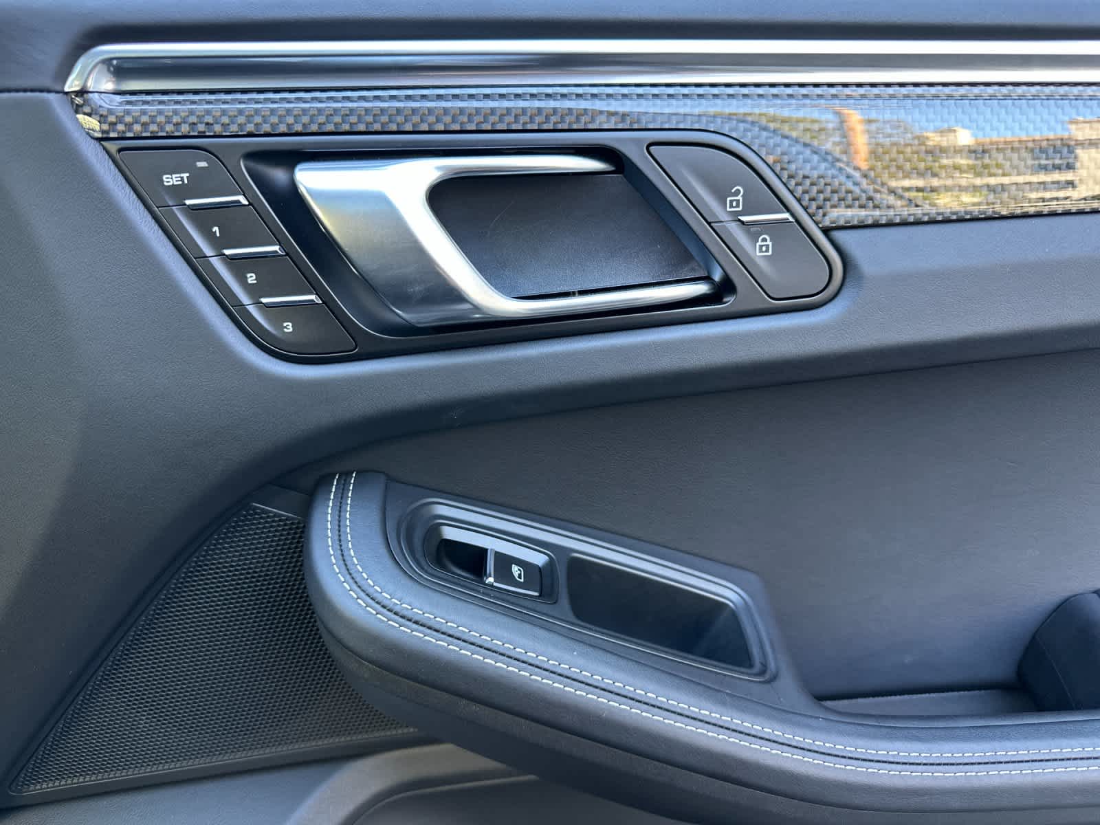 Thumbnail: 2025 Porsche Macan - 19