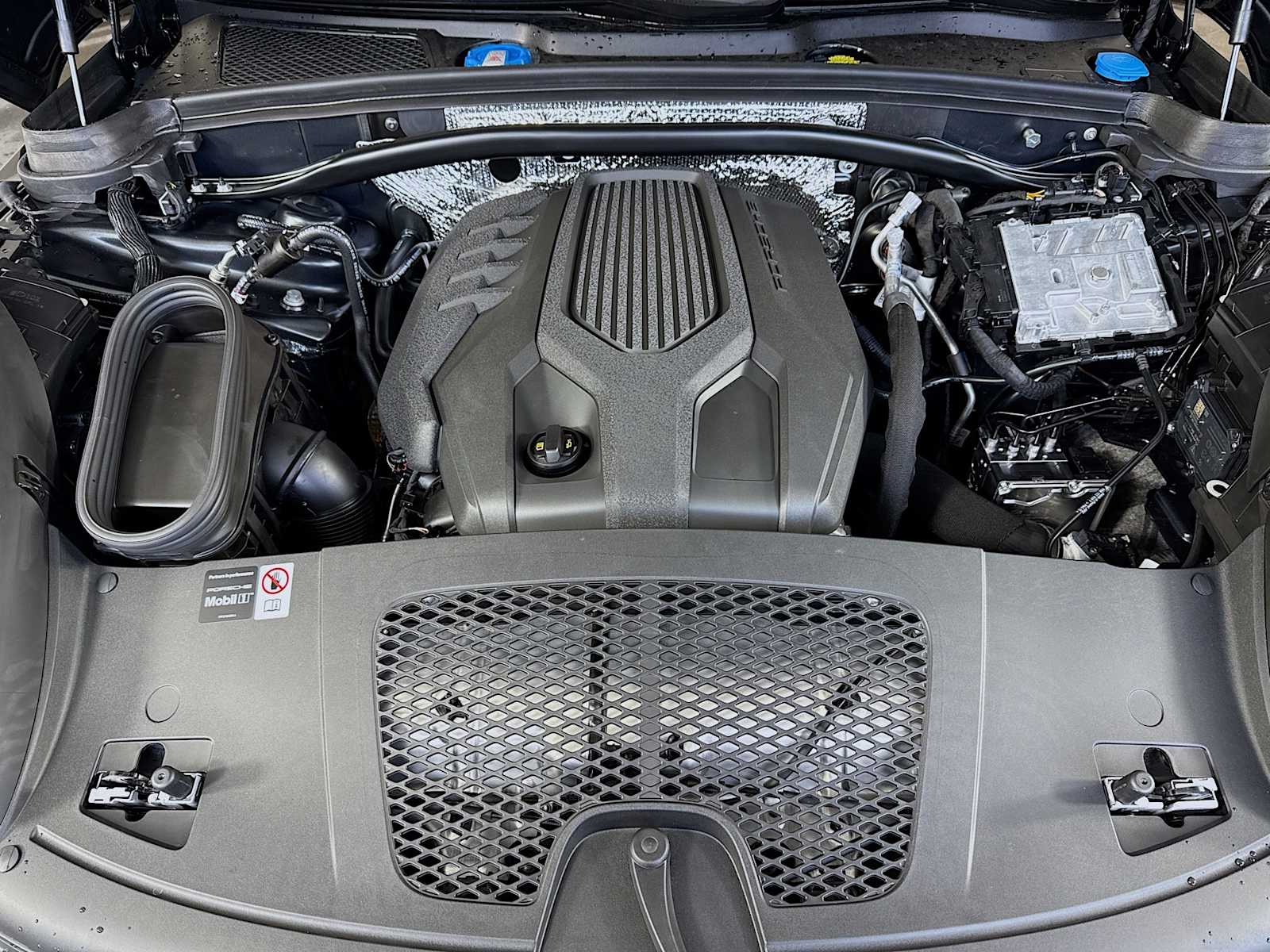 Thumbnail: 2026 Porsche Macan - 23