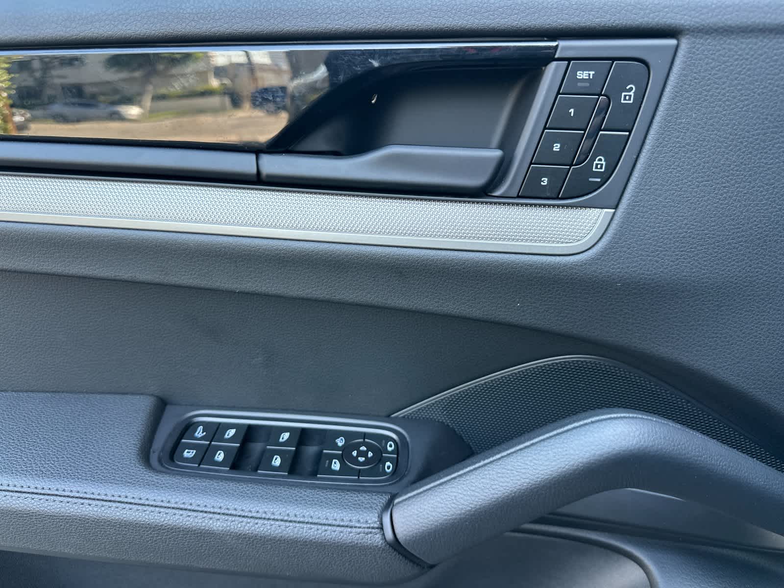 Thumbnail: 2025 Porsche Cayenne - 12