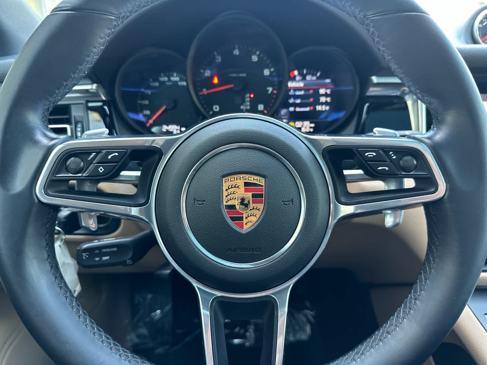 Thumbnail: 2020 Porsche Macan - 25