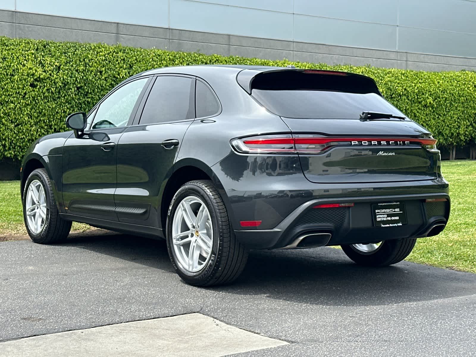 Thumbnail: 2025 Porsche Macan - 2