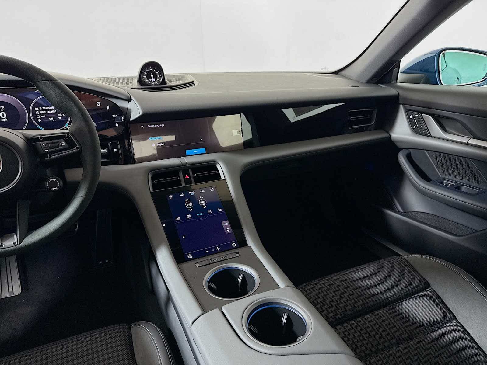 Thumbnail: 2025 Porsche Taycan - 19