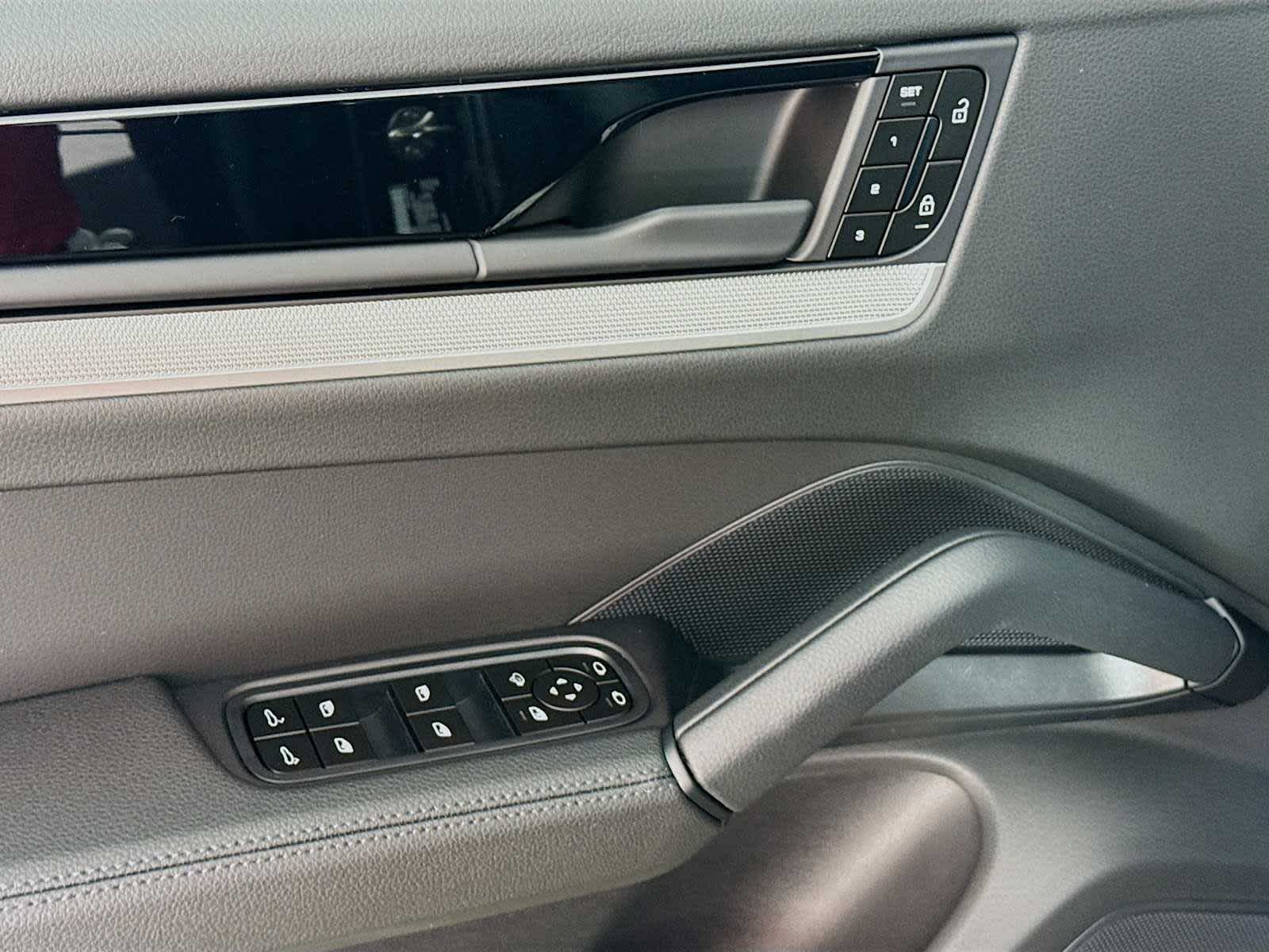 Thumbnail: 2026 Porsche Cayenne - 14