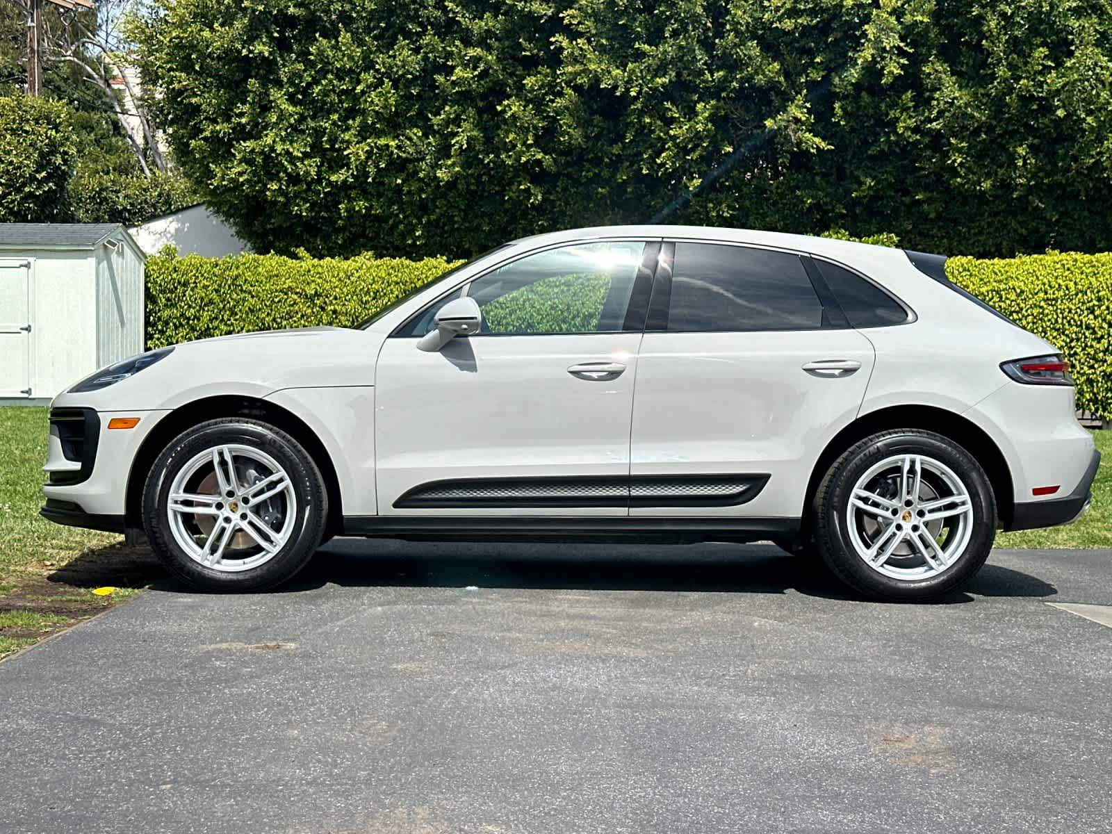 Thumbnail: 2025 Porsche Macan - 2
