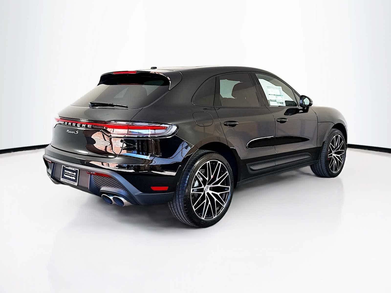 Thumbnail: 2026 Porsche Macan - 37