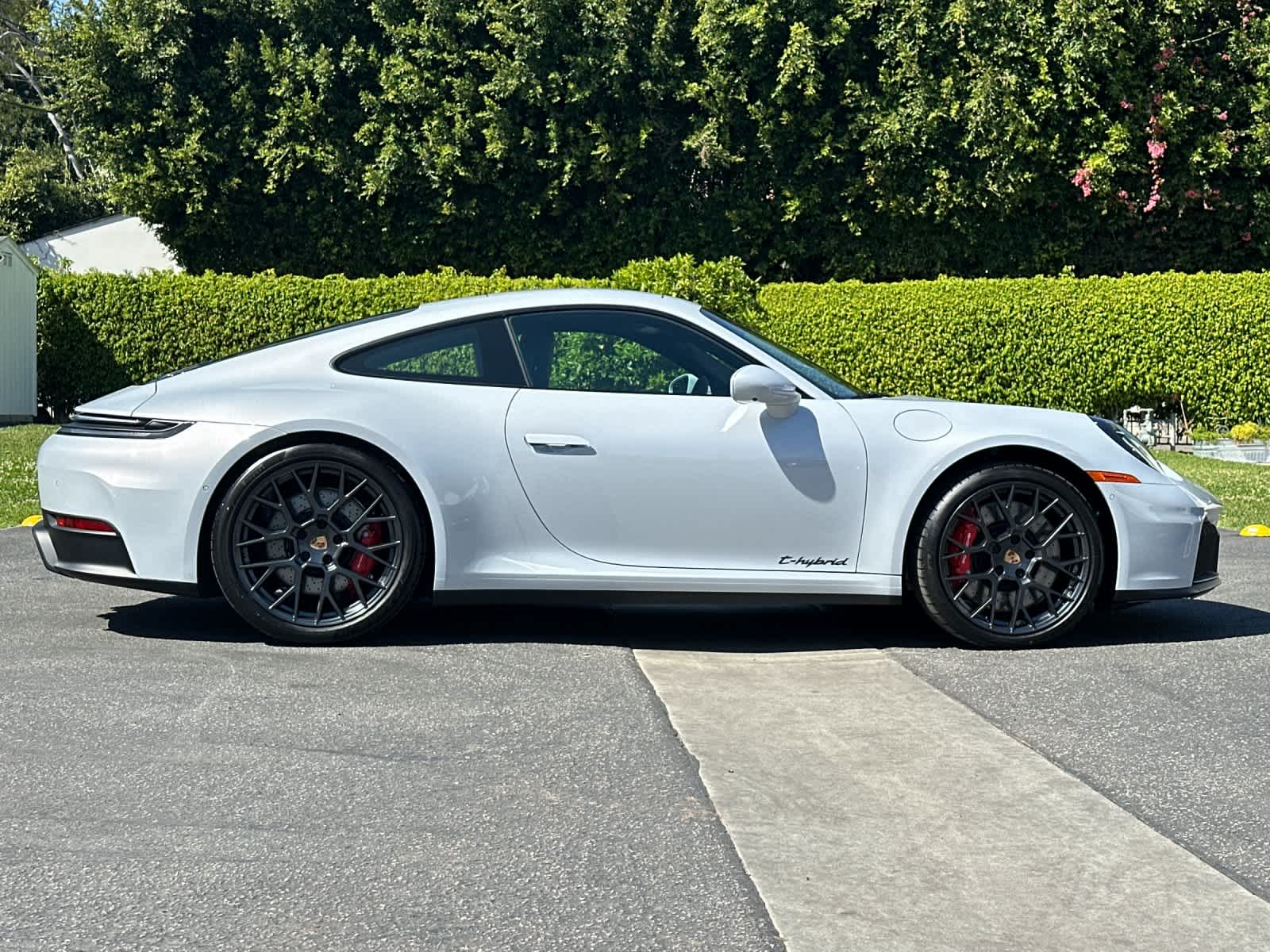 Thumbnail: 2026 Porsche 911 - 8