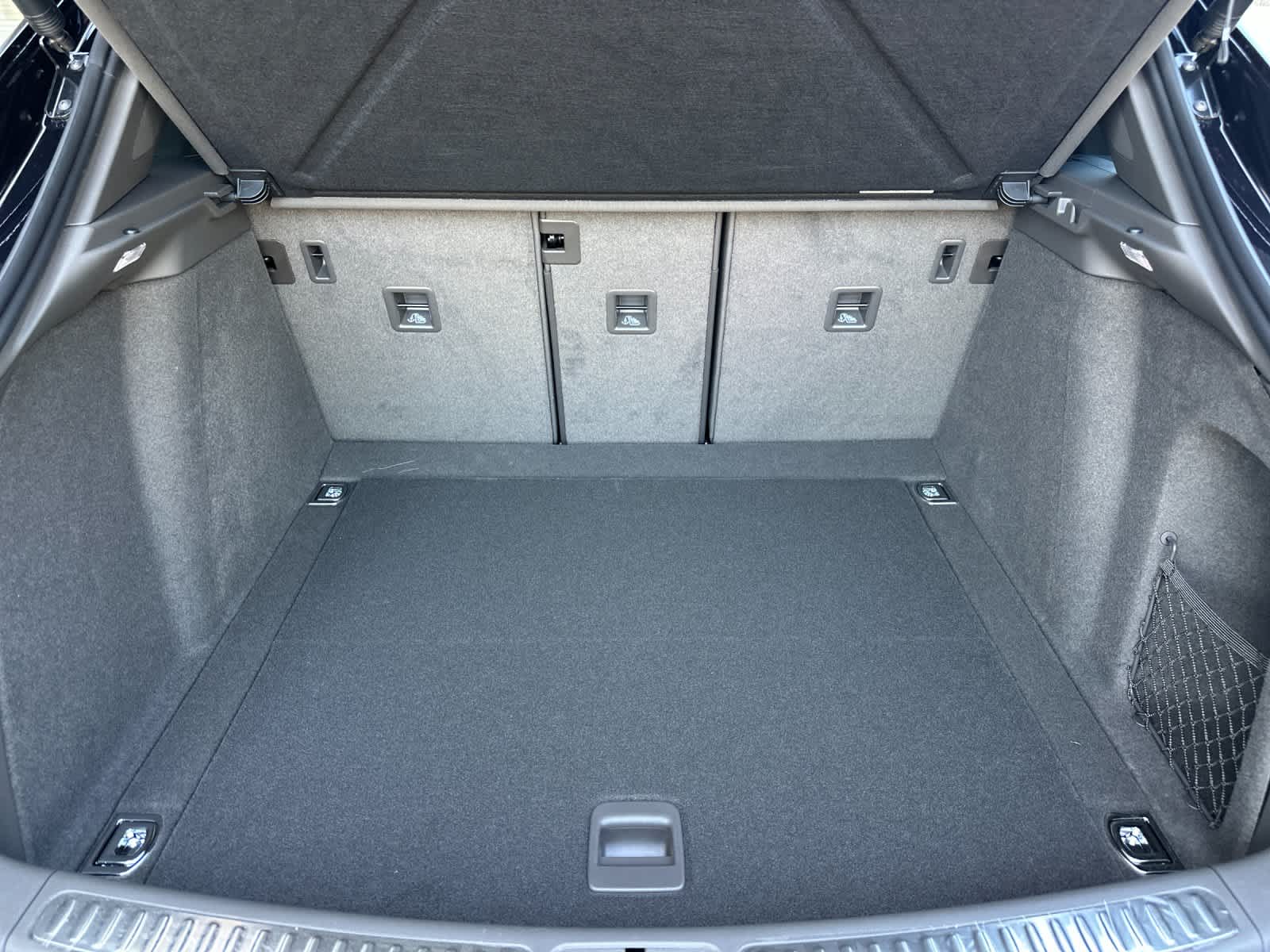 Thumbnail: 2026 Porsche Macan - 16