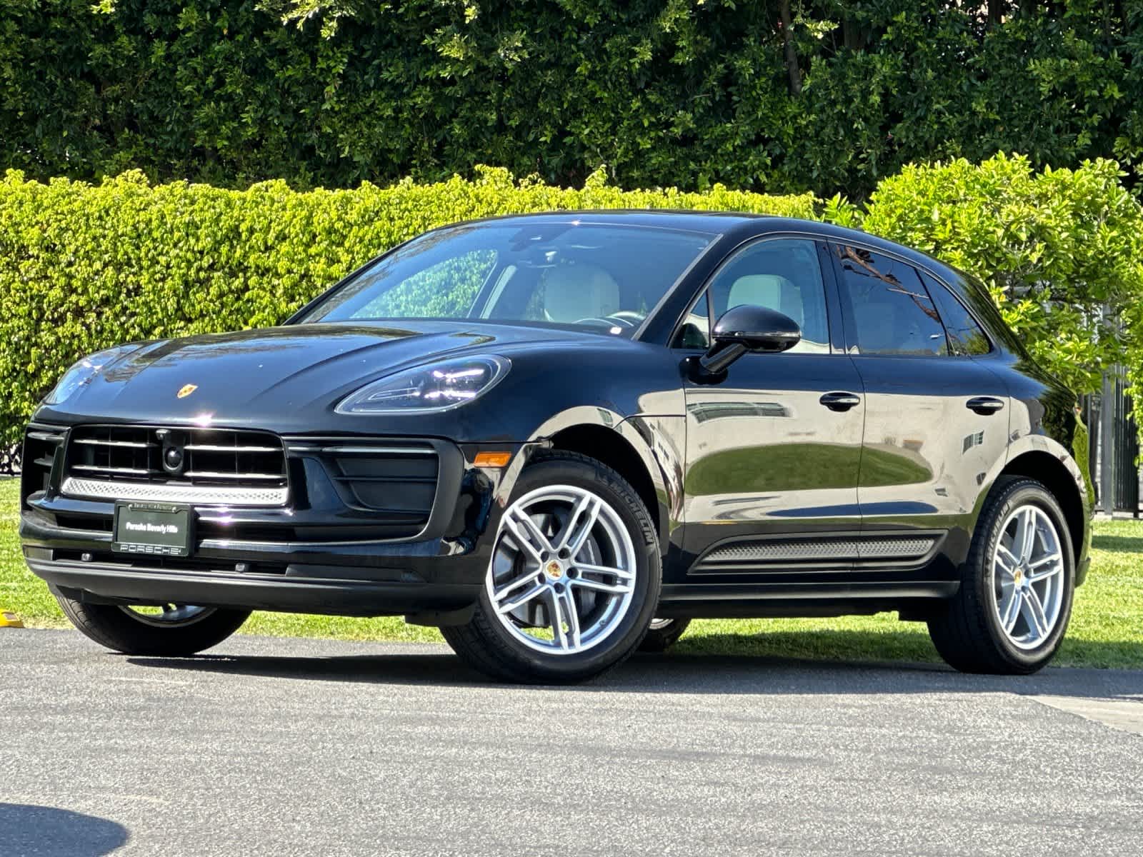 Thumbnail: 2025 Porsche Macan - 1