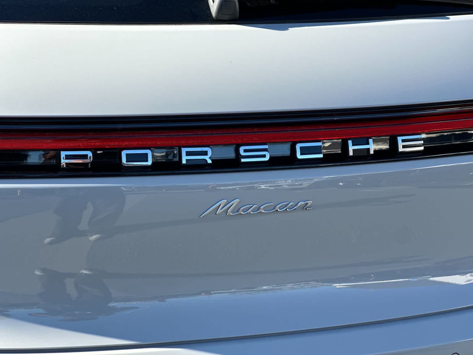 Thumbnail: 2026 Porsche Macan - 32