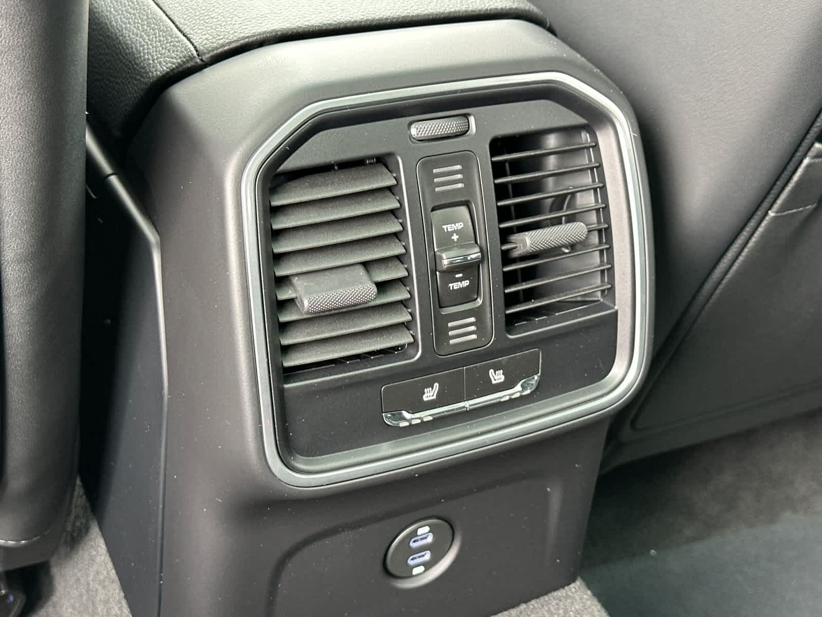 Thumbnail: 2026 Porsche Macan - 14