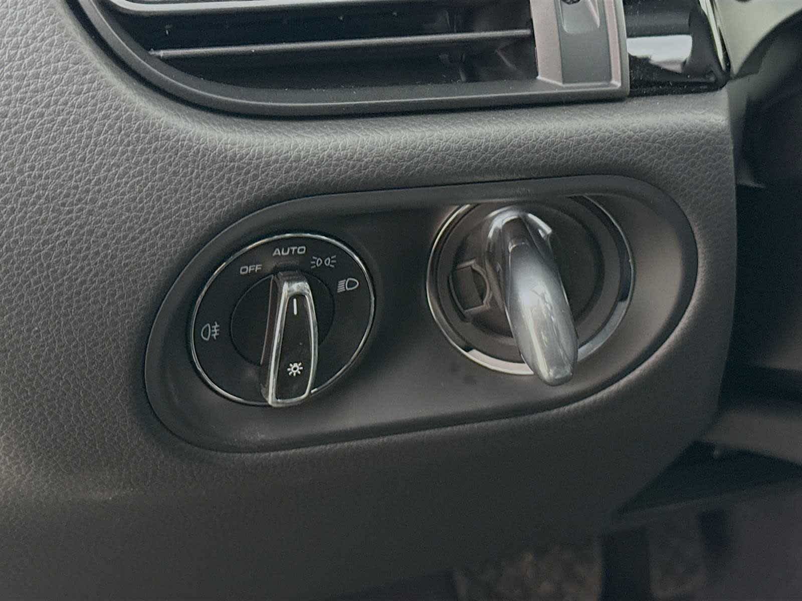 Thumbnail: 2026 Porsche Macan - 11