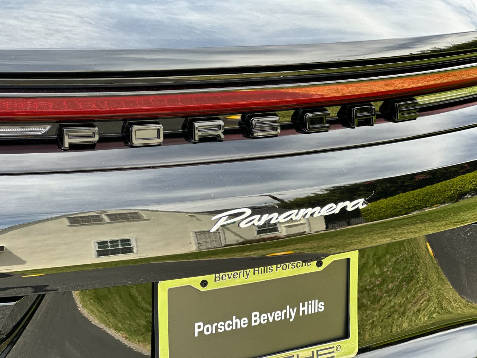 Thumbnail: 2026 Porsche Panamera - 32