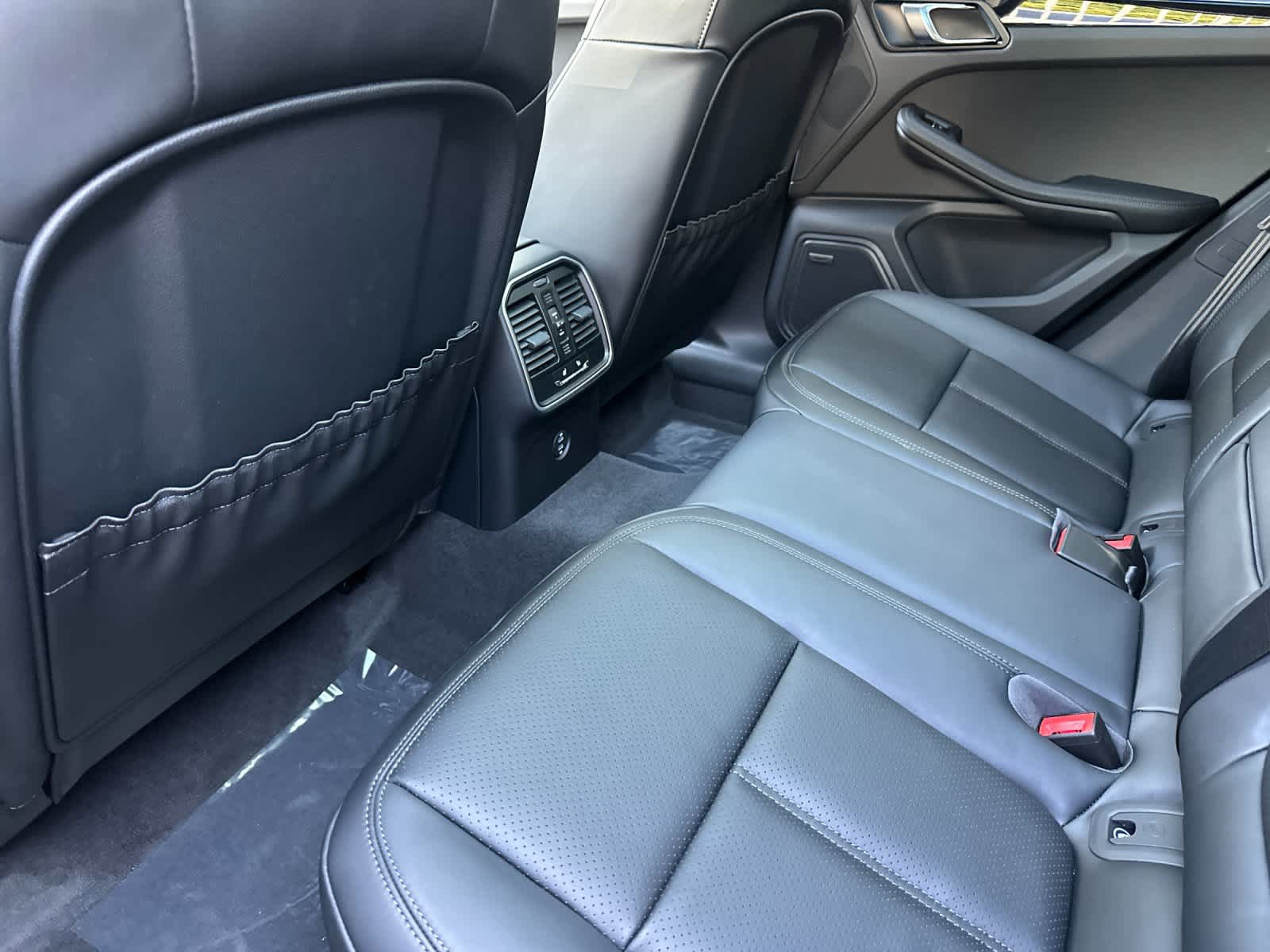 Thumbnail: 2026 Porsche Macan - 13