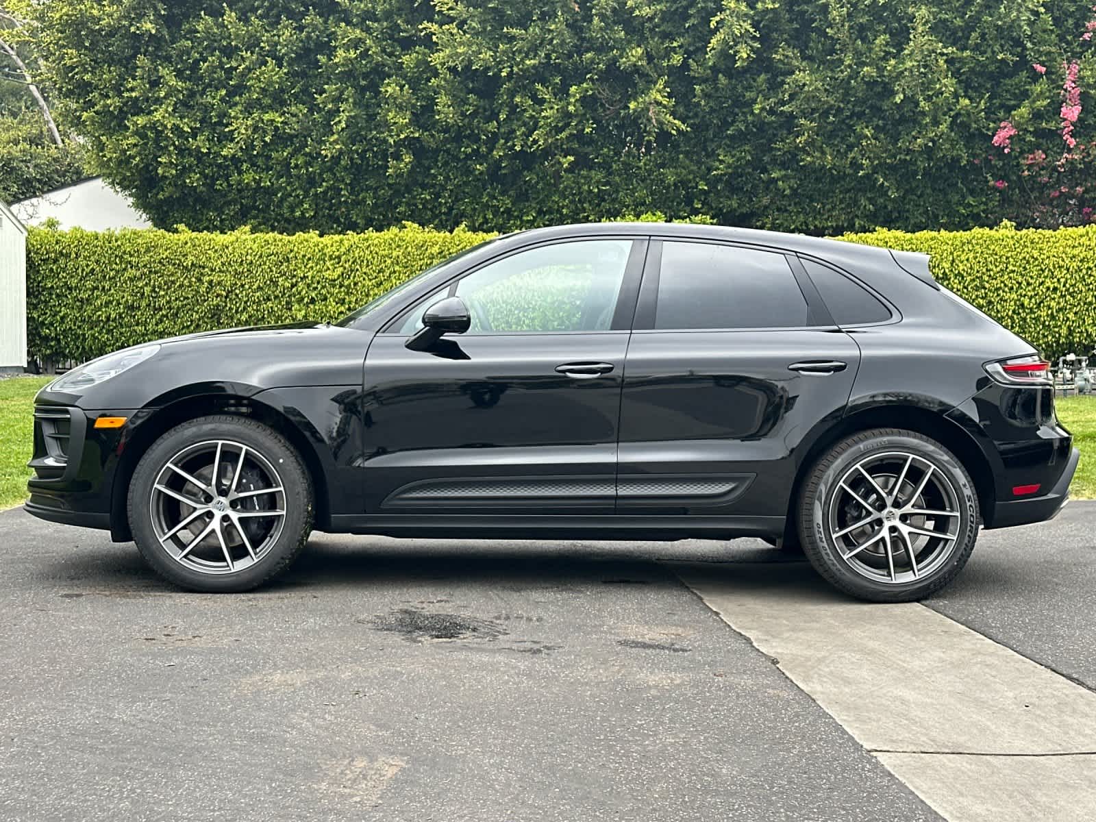 Thumbnail: 2026 Porsche Macan - 2