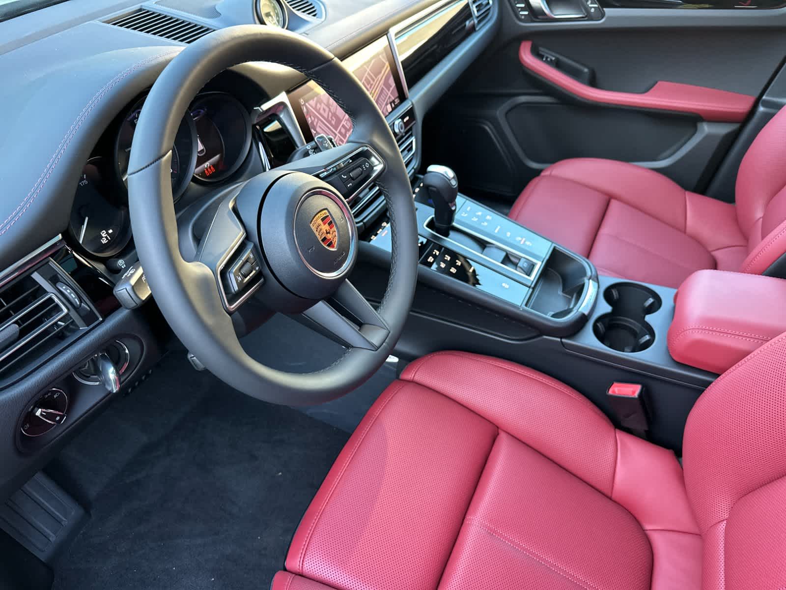 Thumbnail: 2026 Porsche Macan - 4