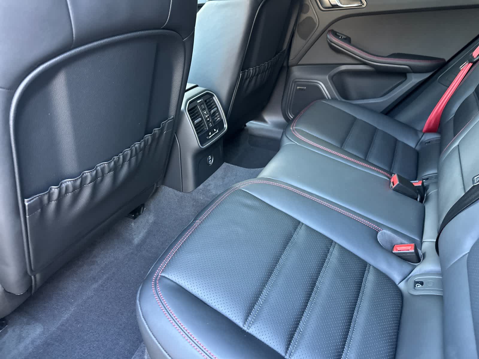 Thumbnail: 2026 Porsche Macan - 13