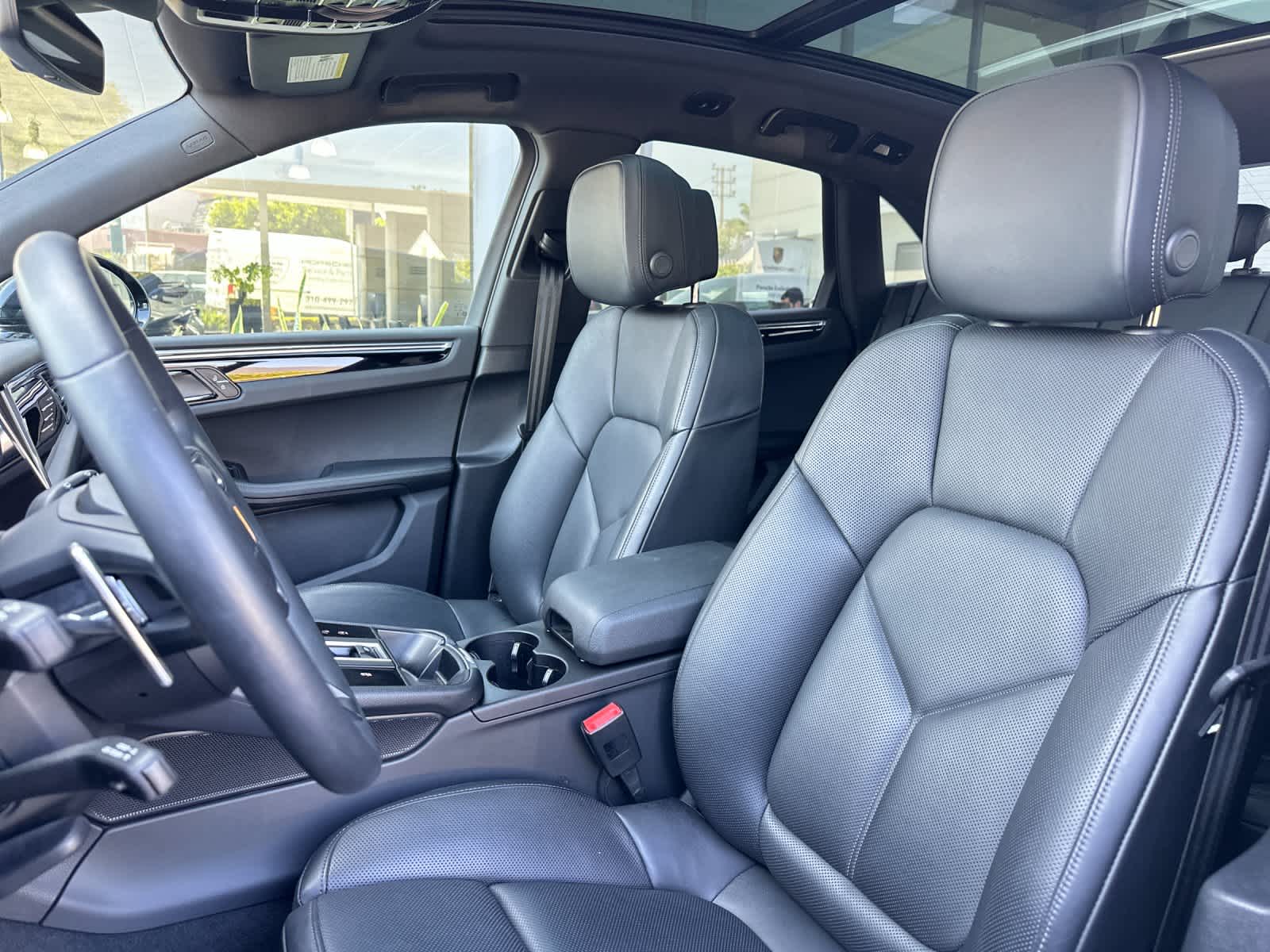 Thumbnail: 2025 Porsche Macan - 5