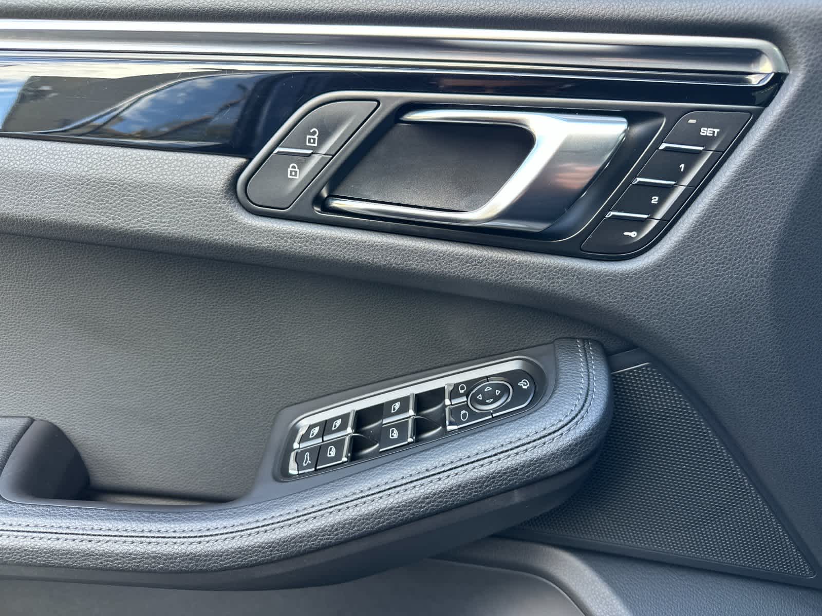 Thumbnail: 2025 Porsche Macan - 12