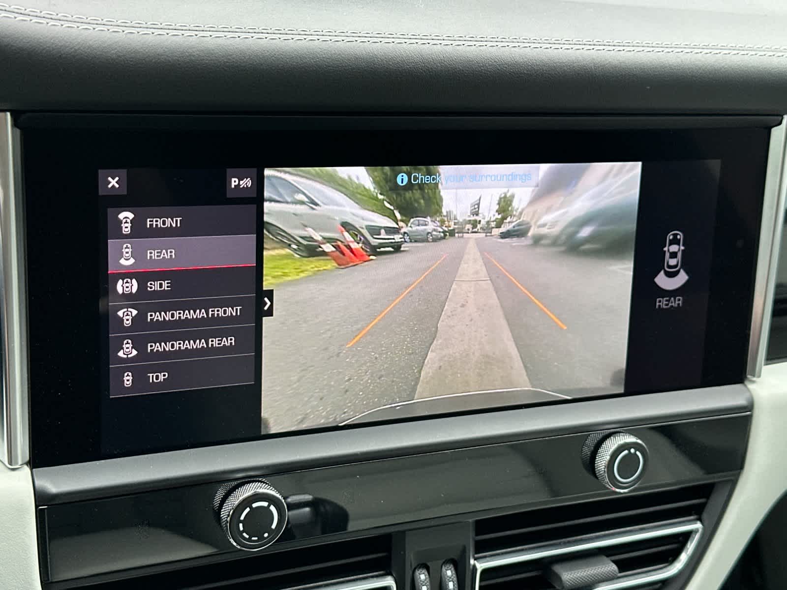 Thumbnail: 2023 Porsche Macan - 21