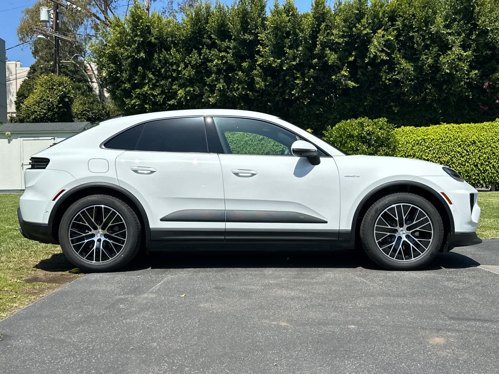 Thumbnail: 2026 Porsche Macan - 9