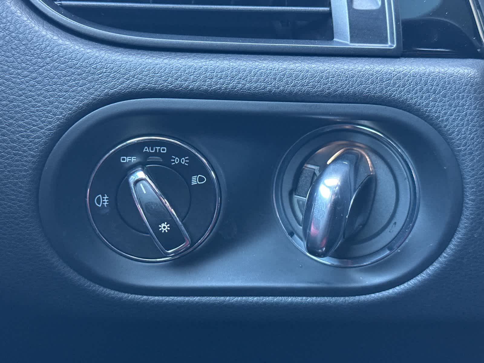 Thumbnail: 2025 Porsche Macan - 30