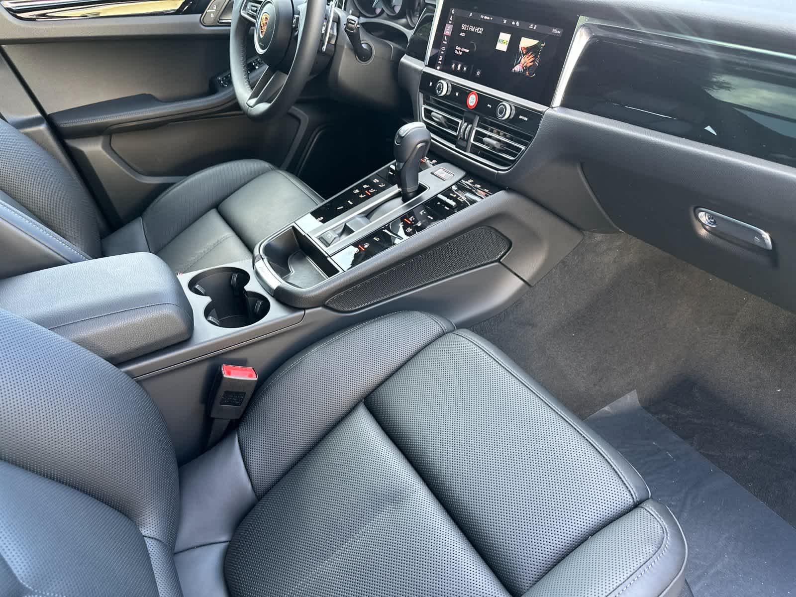 Thumbnail: 2026 Porsche Macan - 17