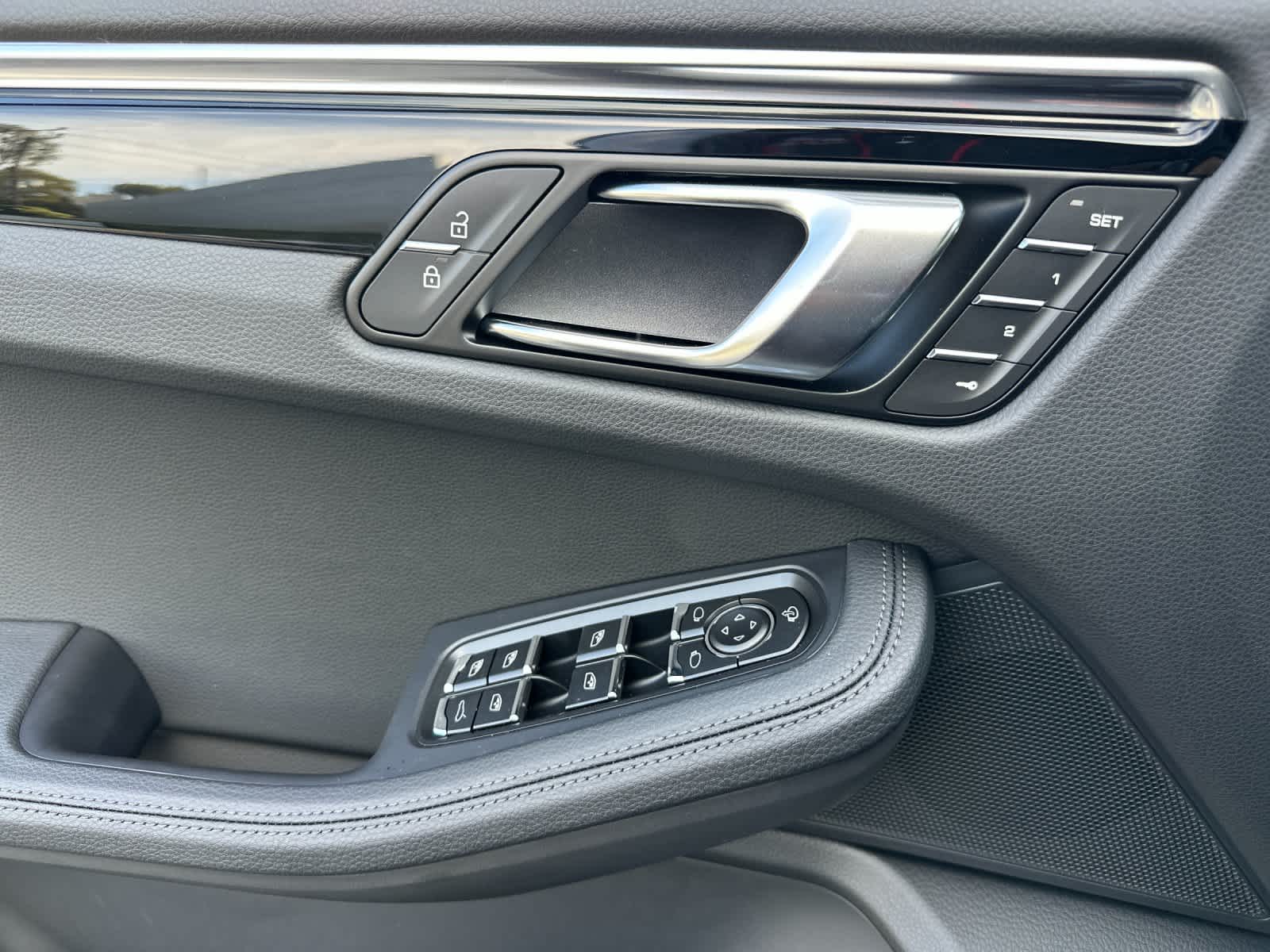 Thumbnail: 2026 Porsche Macan - 12