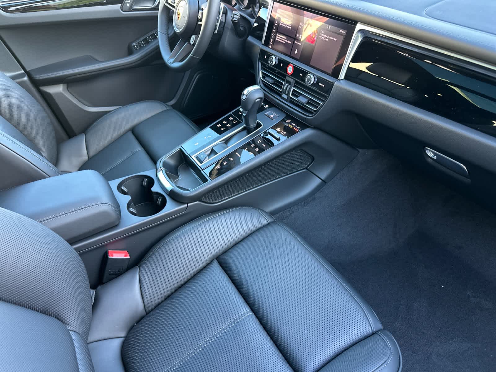 Thumbnail: 2026 Porsche Macan - 17