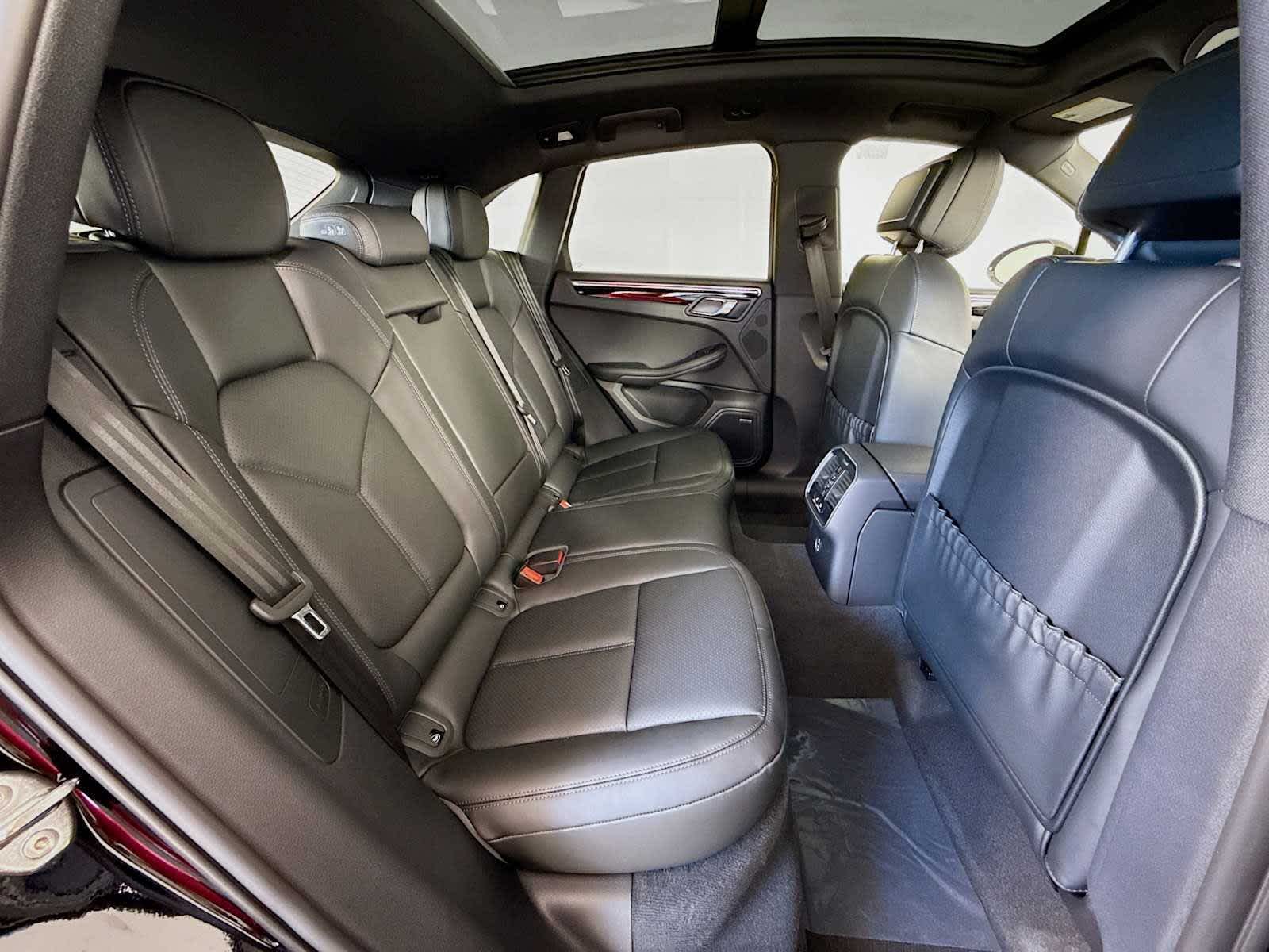 Thumbnail: 2026 Porsche Macan - 20