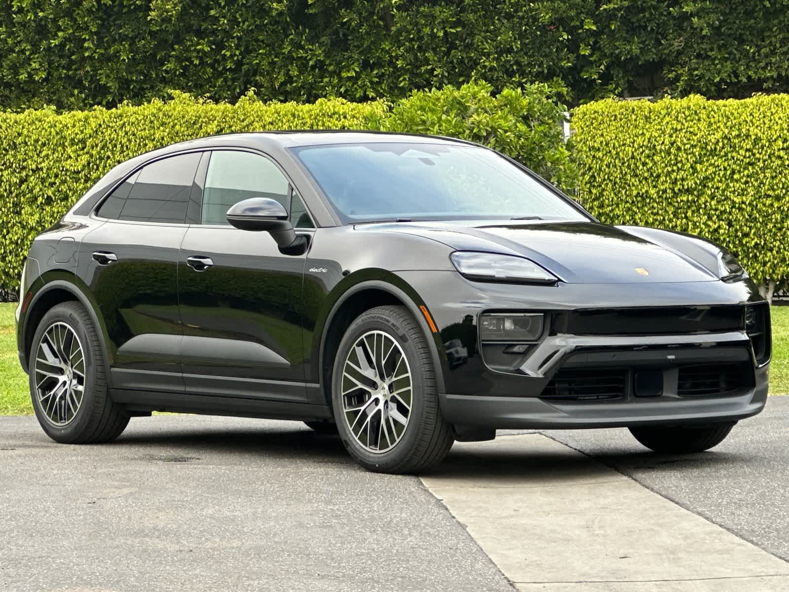 Thumbnail: 2026 Porsche Macan - 10