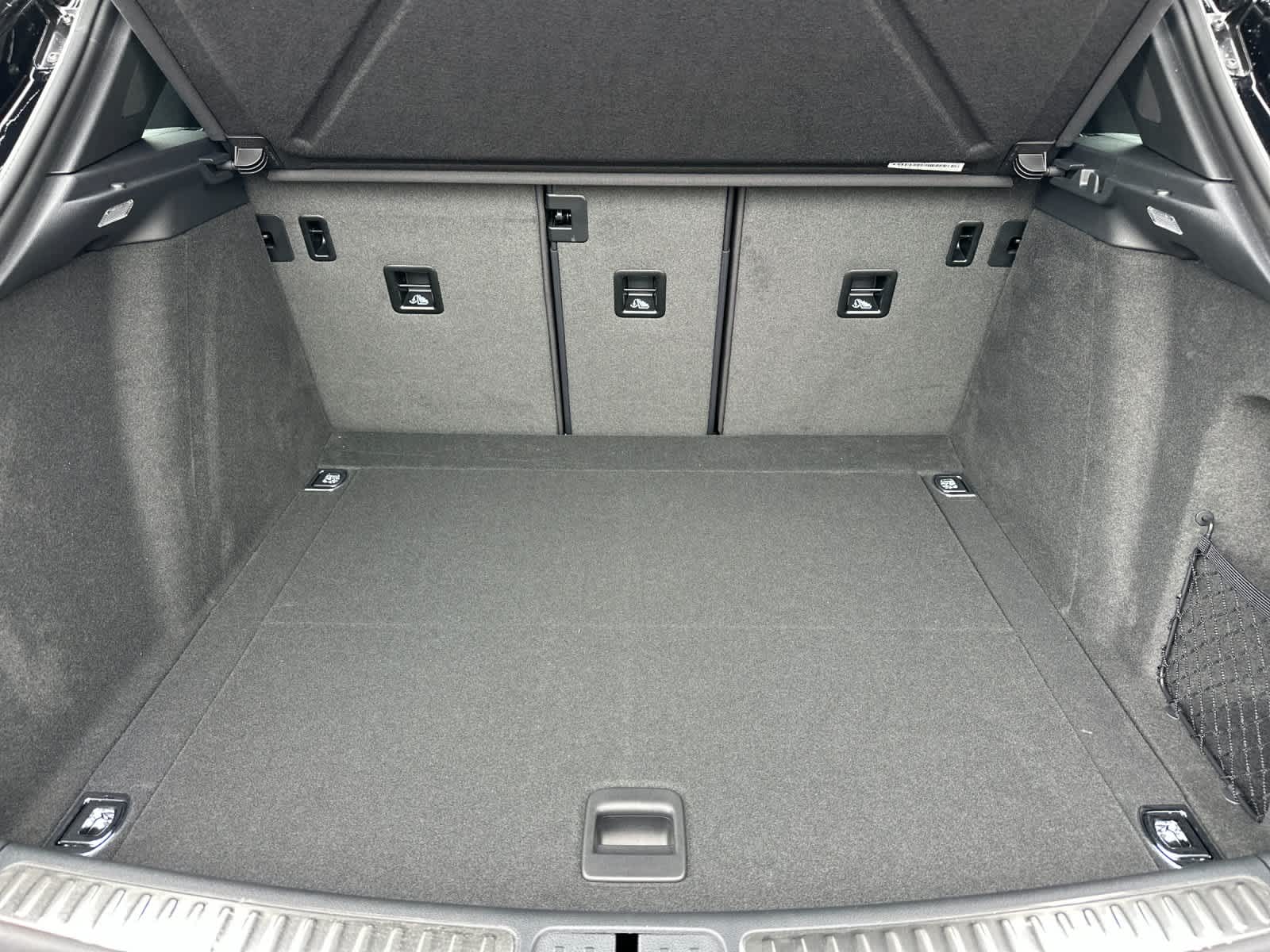 Thumbnail: 2026 Porsche Macan - 16