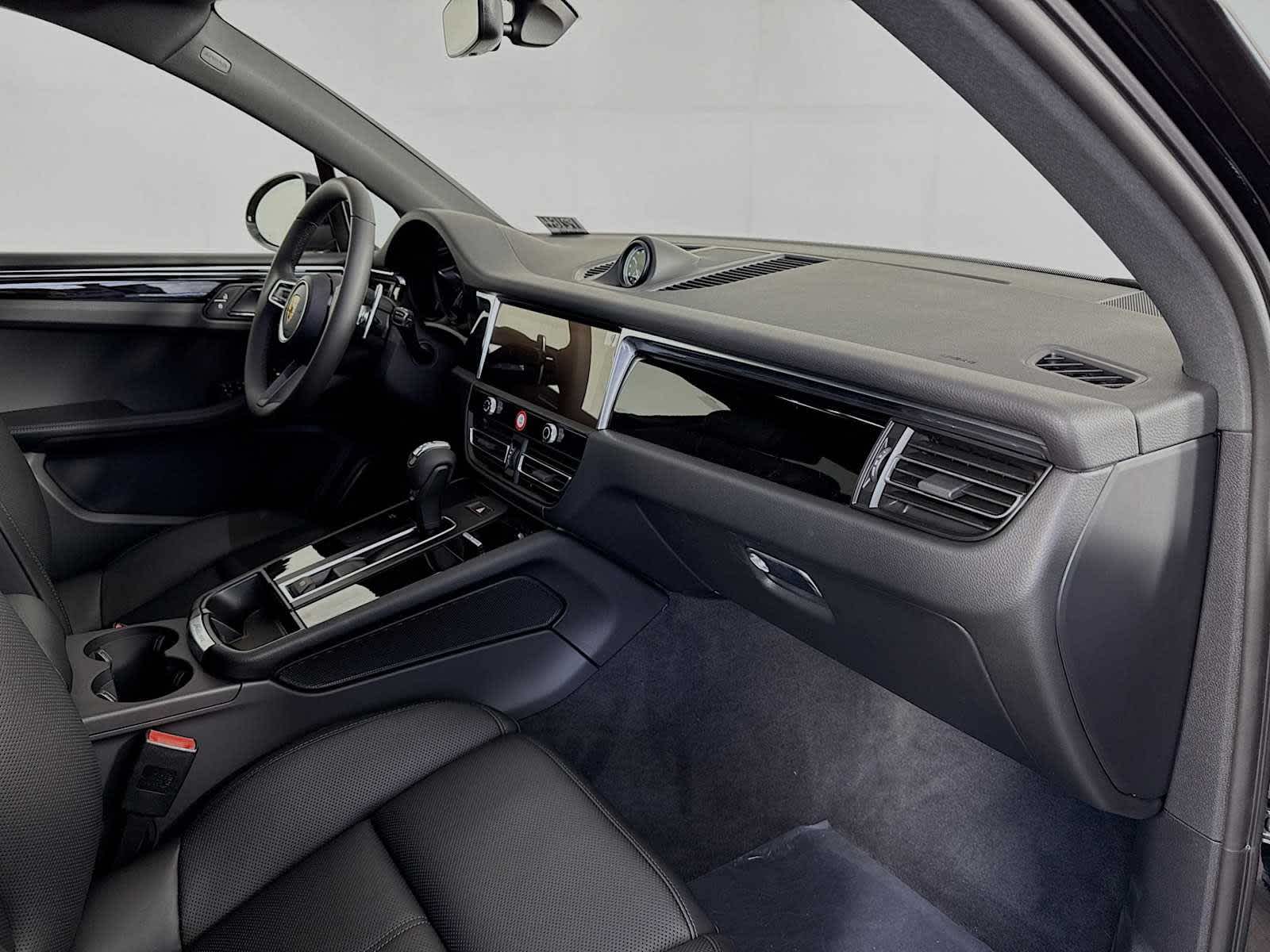 Thumbnail: 2026 Porsche Macan - 22