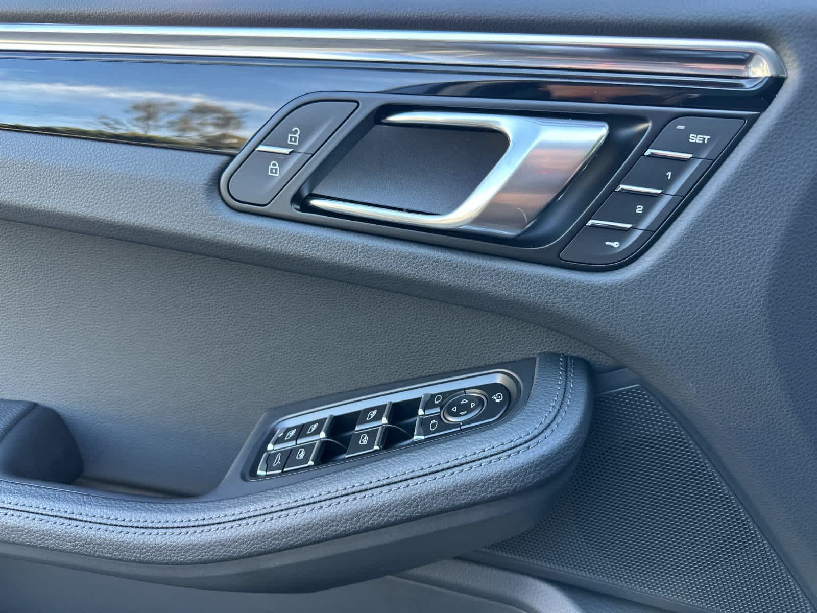 Thumbnail: 2026 Porsche Macan - 12