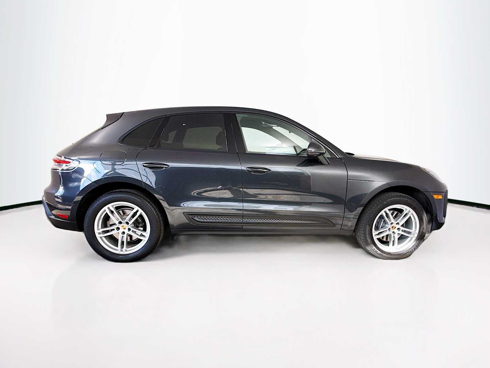 Thumbnail: 2023 Porsche Macan - 21